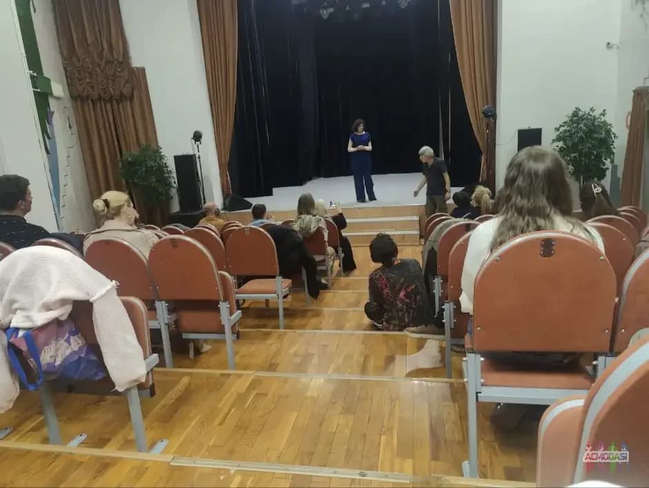 Актеры в театр